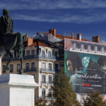 Publicité-grand-format-Lyon-toile-NETFLIX-Place-Bellecour