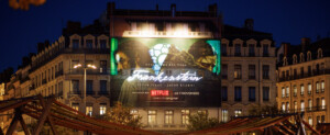Publicité-grand-format-Lyon-toile-NETFLIX-Place-Bellecour