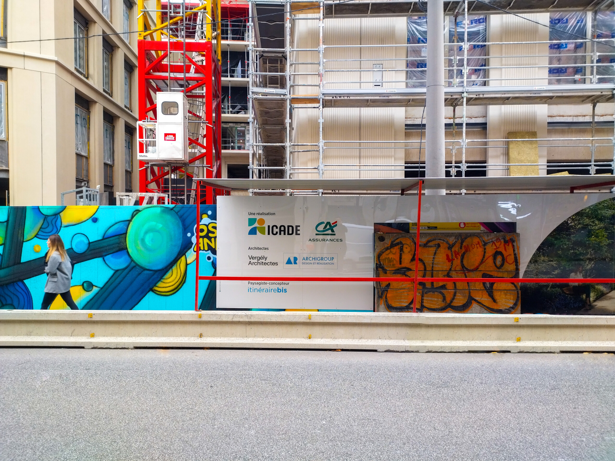 Transformer une palissade de chantier en média : ICADE à Lyon