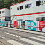 Transformer une palissade de chantier en média : ICADE à Lyon