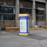 Panneau de signalétique directionnelle et informative guidant les visiteurs du festival, une solution d'affichage événementiel sur mesure à Lyon.