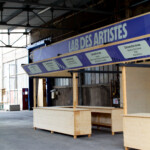 Panneau de signalétique directionnelle et informative guidant les visiteurs du festival, une solution d'affichage événementiel sur mesure à Lyon.