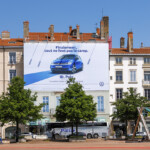 Communication visuelle secteur automobile - toile géante Volkswagen place Bellecour