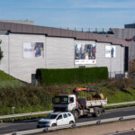 Communication visuelle secteur automobile : habillage en toiles tendues du bâtiment Moto Virus Lyon (Groupe Chopard)