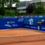 Toile tendue en fond de court posée par LightAir pour la signalétique de l'événement sportif Open Sopra Steria à Lyon.