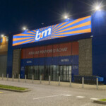 Grande enseigne façade nouvelle génération rétroéclairée pour la devanture du magasin B&M.