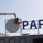 Début du chantier SlimBox pour le renouvellement d'enseigne avec intervention sur nacelle.