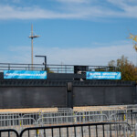 Panneaux de signalétique extérieure pour les invitations et la billetterie lors d'un événement sportif à Lyon.